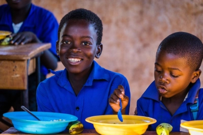  Malawi is one of the Commonwealth countries implementing a school meals programme, targeting over 600,000 children. More than 35,000 smallholder farmers are also being supported to sell their produce to over 476 rural schools, demonstrating the power of school meals in transforming rural economies.